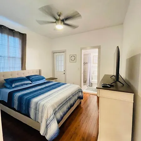 Beautiful Allen Toussaint Earhart Duplex Holiday home New Orleans