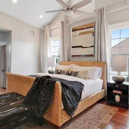 Historic 8br With Pool Hot Tub Holiday home *
