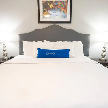 Frenchmen 2br Escape W Free Parking & Hot Tub 3* New Orleans