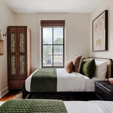 Luxe 6-bedroom Garden District Retreat Pool Holiday home *