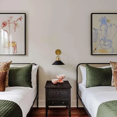 Luxe 6-bedroom Garden District Retreat Pool * New Orleans