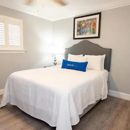 Aparthotel 1br Frenchmen W Pool, Hot Tub & Balcony *