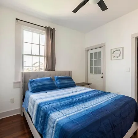 Holiday home Beautiful Allen Toussaint Earhart Duplex New Orleans