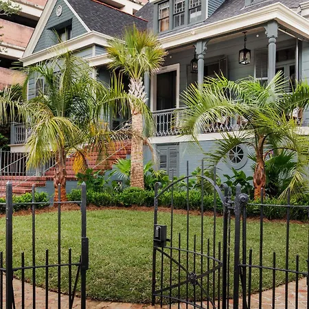 Luxe 6-bedroom Garden District Retreat Pool Holiday home *