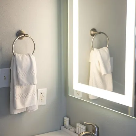 1br Frenchmen W Pool, Hot Tub & Balcony * New Orleans