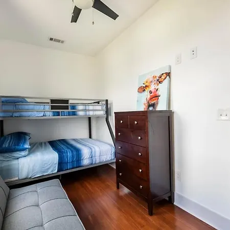Beautiful Allen Toussaint Earhart Duplex Holiday home New Orleans