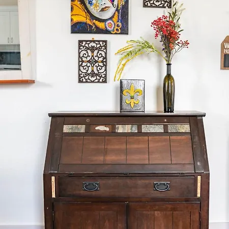 Beautiful Allen Toussaint Earhart Duplex Holiday home