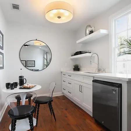 Historic 8br With Pool Hot Tub Holiday home