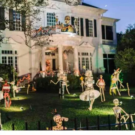 Patio Retreat Near Superdome & Jazz Fest Holiday home
