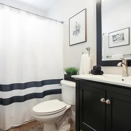 Historic 8br With Pool Hot Tub Holiday home *