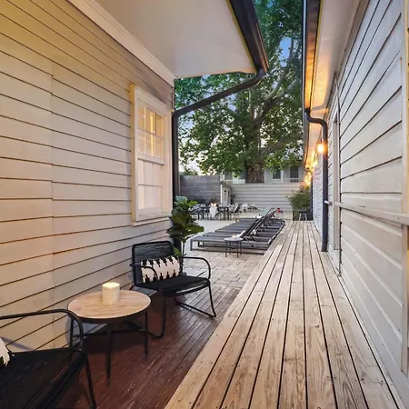 Historic 8br With Pool Hot Tub Holiday home