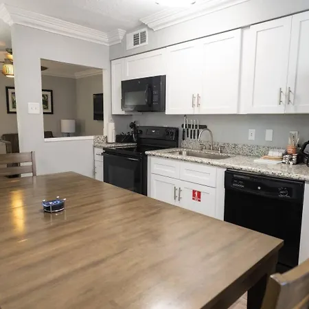 Aparthotel 1br Frenchmen W Pool, Hot Tub & Balcony