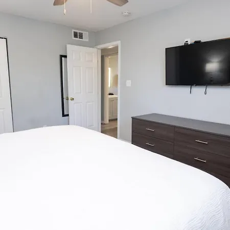 Aparthotel Frenchmen 2br Retreat W Pool & Hot Tub Access