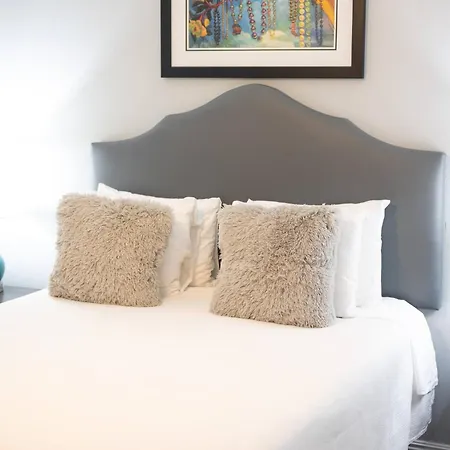 Luxury 2br W Pool & Hot Tub On Frenchmen St Aparthotel 3*