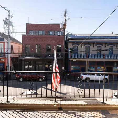 Aparthotel Refined 2br Escape On Frenchmen Street W Pool