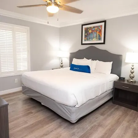 Aparthotel Frenchmen St 2br Hideaway W Pool & Hot Tub 3*