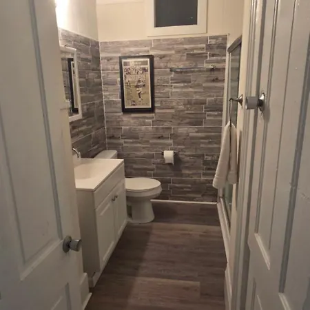 2br Penthouse On Claiborne Apartment