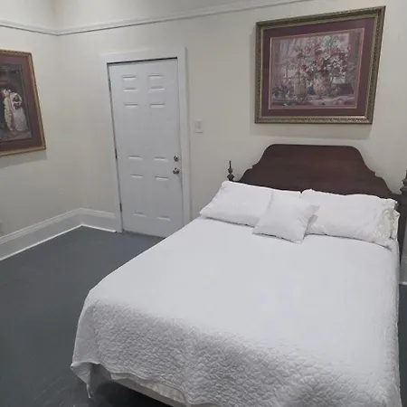 2br Penthouse On Claiborne