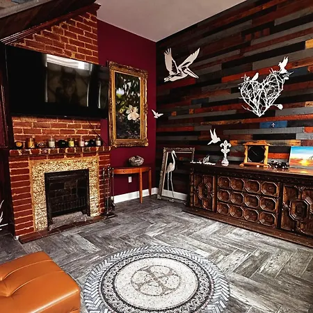 Gallery Alive! Apartment New Orleans