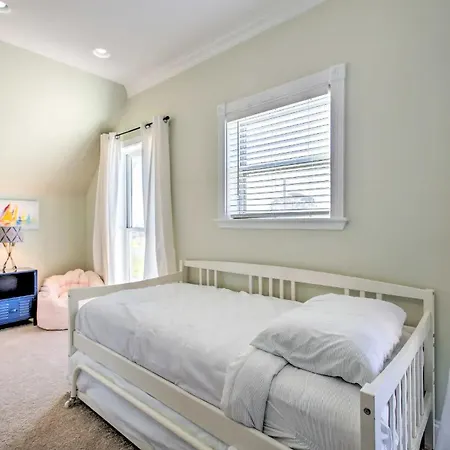 Private Dock & Pool: Luxe Nola Group Getaway! Holiday home