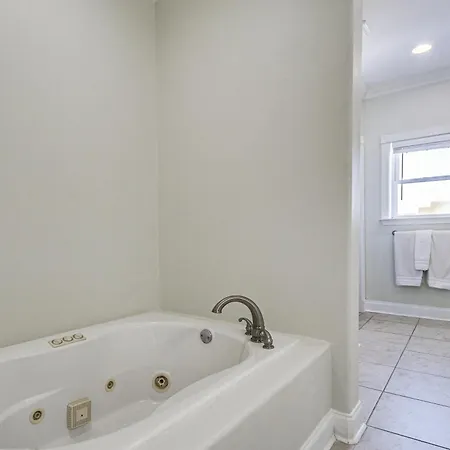 Holiday home Private Dock & Pool: Luxe Nola Group Getaway!