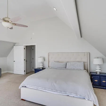 Private Dock & Pool: Luxe Nola Group Getaway! Holiday home *