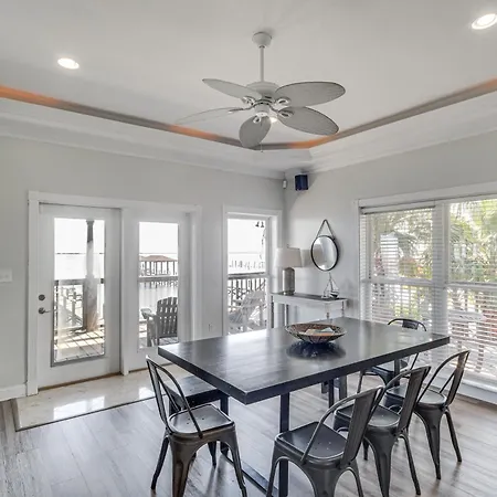 Holiday home Private Dock & Pool: Luxe Nola Group Getaway! New Orleans