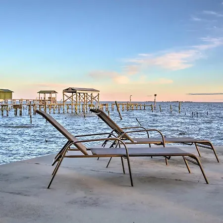 Private Dock & Pool: Luxe Nola Group Getaway! Holiday home
