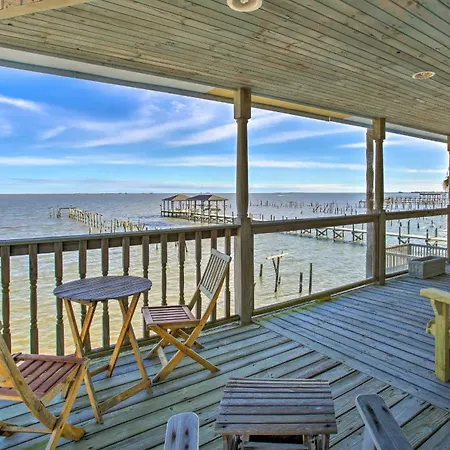 Private Dock & Pool: Luxe Nola Group Getaway! Holiday home