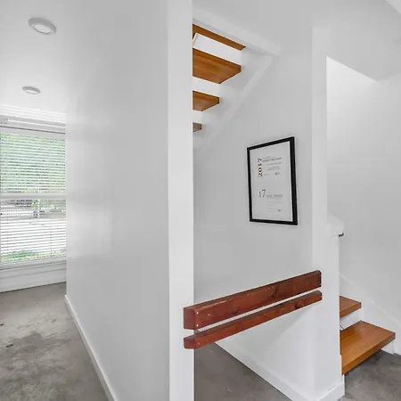 Moon 101 - Full Moon - 2br 2 5 Bath + Living *
