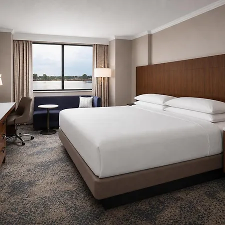 Hilton Riverside Hotel 4*
