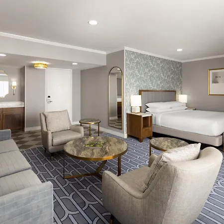 Hilton Riverside Hotel 4*