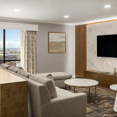 Hilton Riverside Hotel 4*