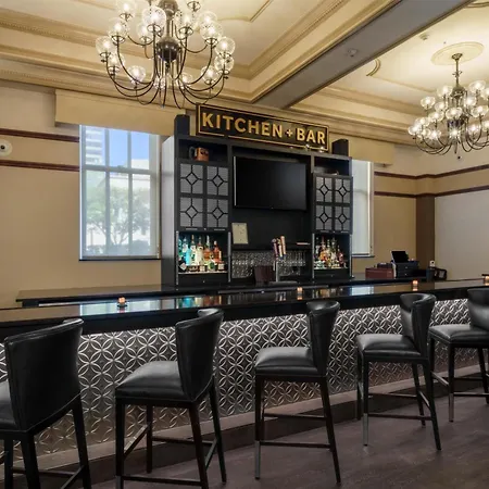 Drury Plaza Hotel 4*