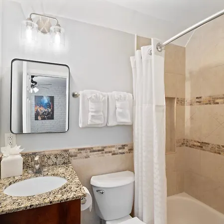 St. Pierre French Quarter Hotel 3*
