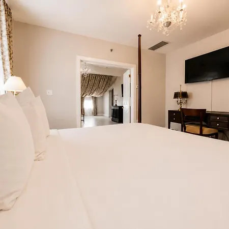 Maison Saint Charles 3*
