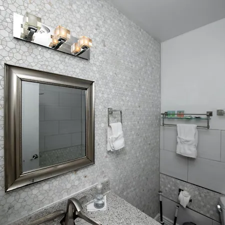 5 Bedroom - Sleeps 10! Location Next To French Quarter!