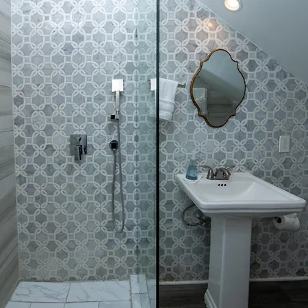 Bed & Breakfast 5 Bedroom - Sleeps 10! Location Next To French Quarter! New Orleans