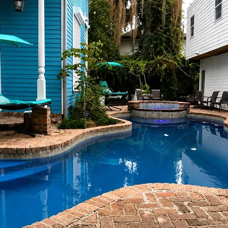5 Bedroom - Sleeps 8! Steps From Bourbon Street! New Orleans