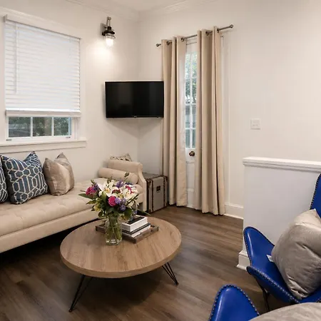 Bed & Breakfast 5 Bedroom - Sleeps 8! Steps From Bourbon Street! 3*