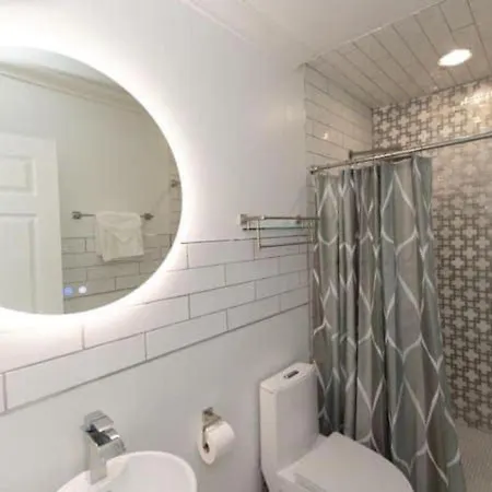 5 Bedroom - Sleeps 10! Location Next To French Quarter! 3*
