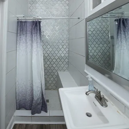 5 Bedroom - Sleeps 10! Location Next To French Quarter! 3*
