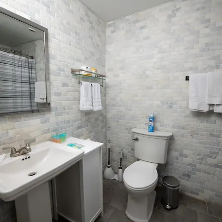 5 Bedroom - Sleeps 10! Location Next To French Quarter! 3*