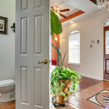 5 Mi To Bourbon St: Nola W/ Fenced Yard! Holiday home *