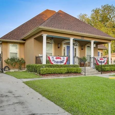 5 Mi To Bourbon St: Nola W/ Fenced Yard! *