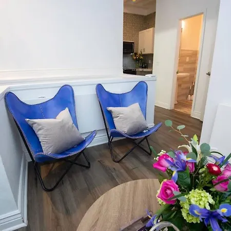 5 Bedroom - Sleeps 8! Steps From Bourbon Street! 3*