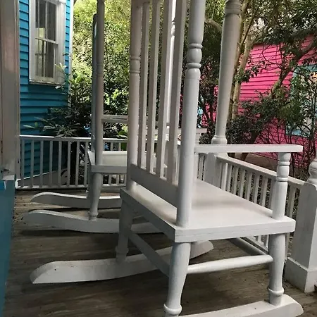 5 Bedroom - Sleeps 8! Steps From Bourbon Street! Bed & Breakfast 3*