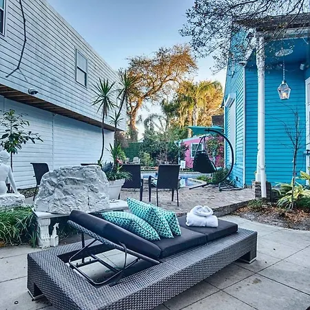 Bed & Breakfast 5 Bedroom - Sleeps 8! Steps From Bourbon Street!