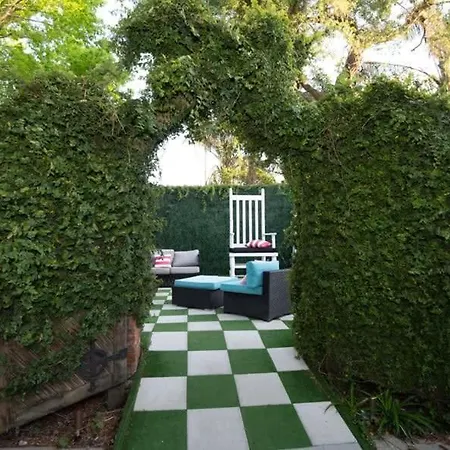 Bed & Breakfast 5 Bedroom - Sleeps 8! Steps From Bourbon Street!