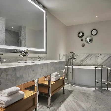 Four Seasons Hotel